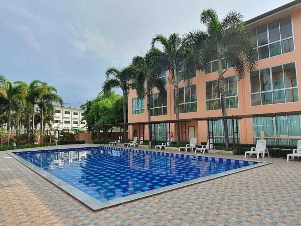 胜利酒店 Ban Muang Daeng 外观 照片